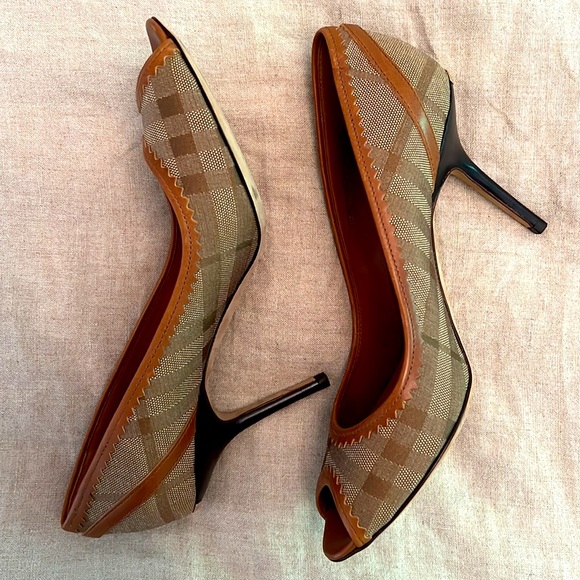 Burberry Peep-Toe Pumps - Picture 1 of 10